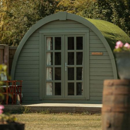 Glamping In Wiltshire The Green Knoll Is A Charm Chippenham  Bagian luar foto