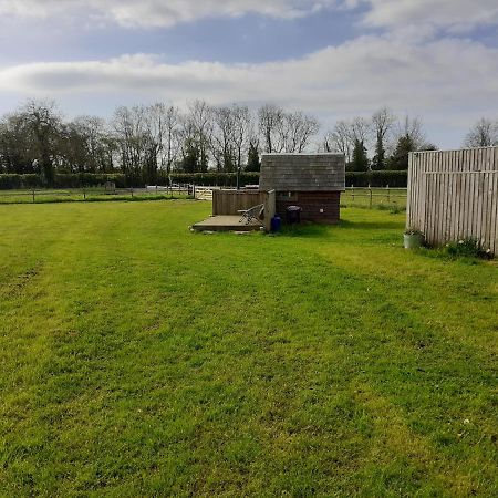 Glamping In Wiltshire The Green Knoll Is A Charm Chippenham  Bagian luar foto