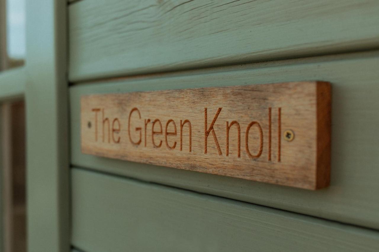 Glamping In Wiltshire The Green Knoll Is A Charm Chippenham  Bagian luar foto
