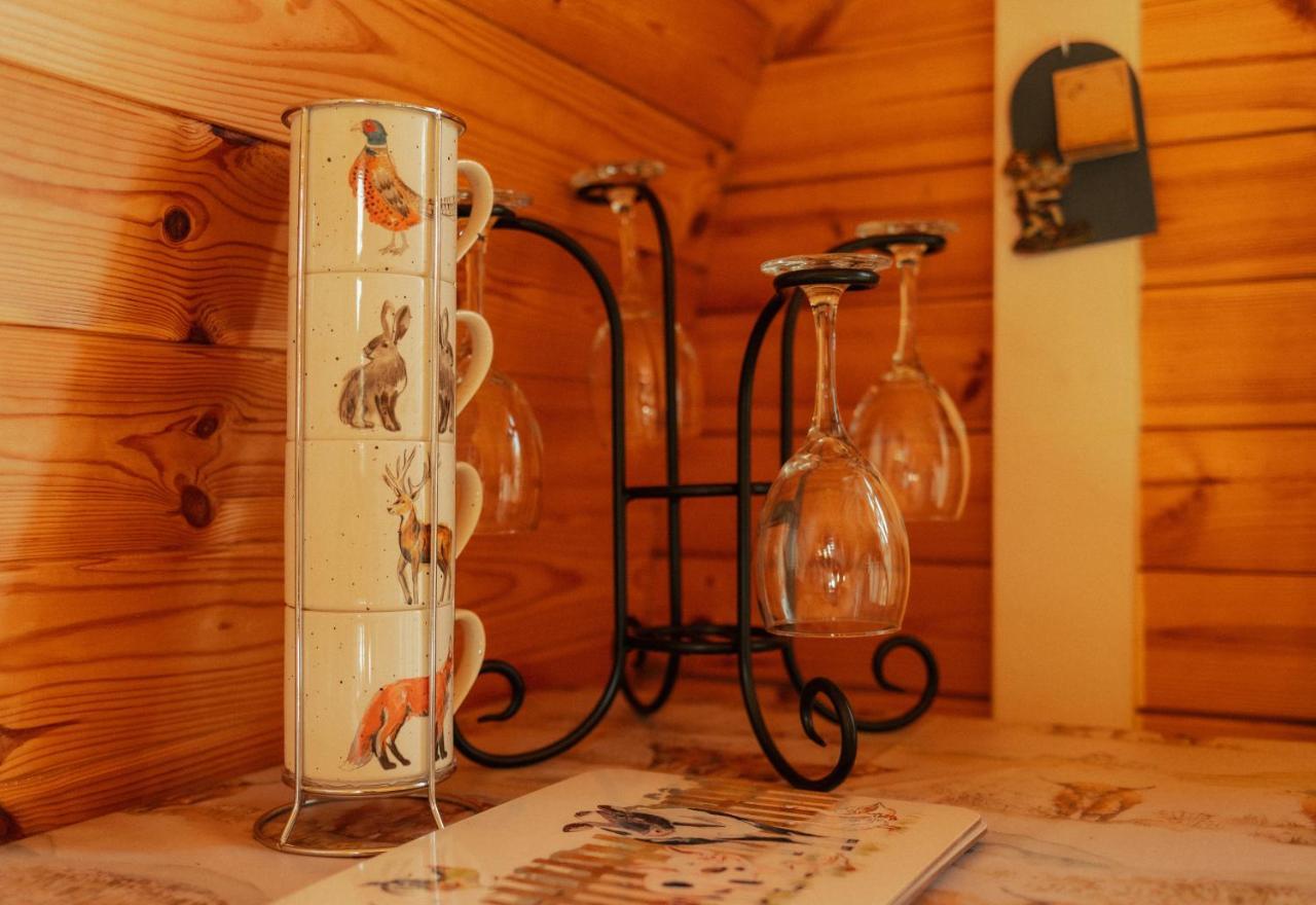 Glamping In Wiltshire The Green Knoll Is A Charm Chippenham  Bagian luar foto