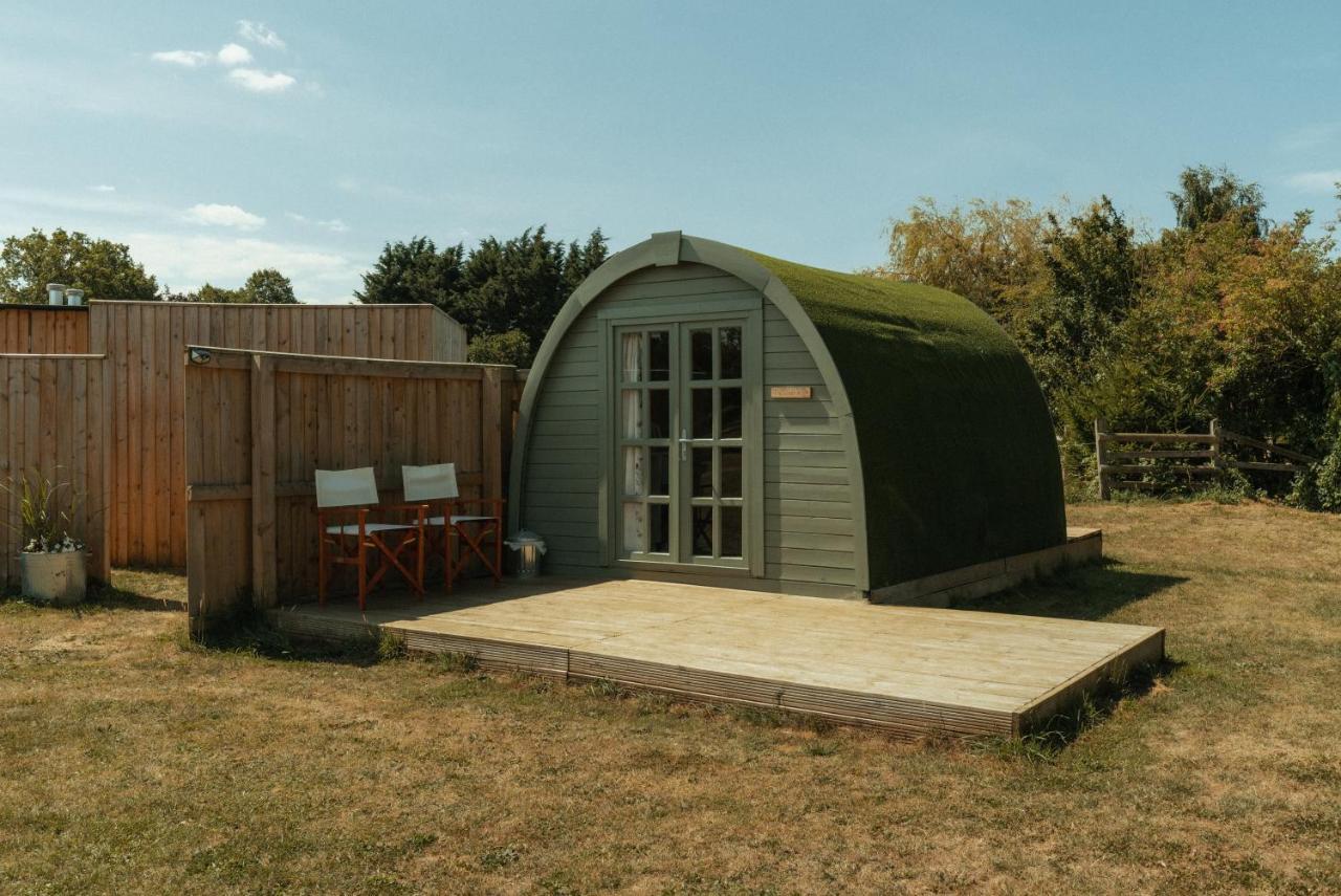 Glamping In Wiltshire The Green Knoll Is A Charm Chippenham  Bagian luar foto