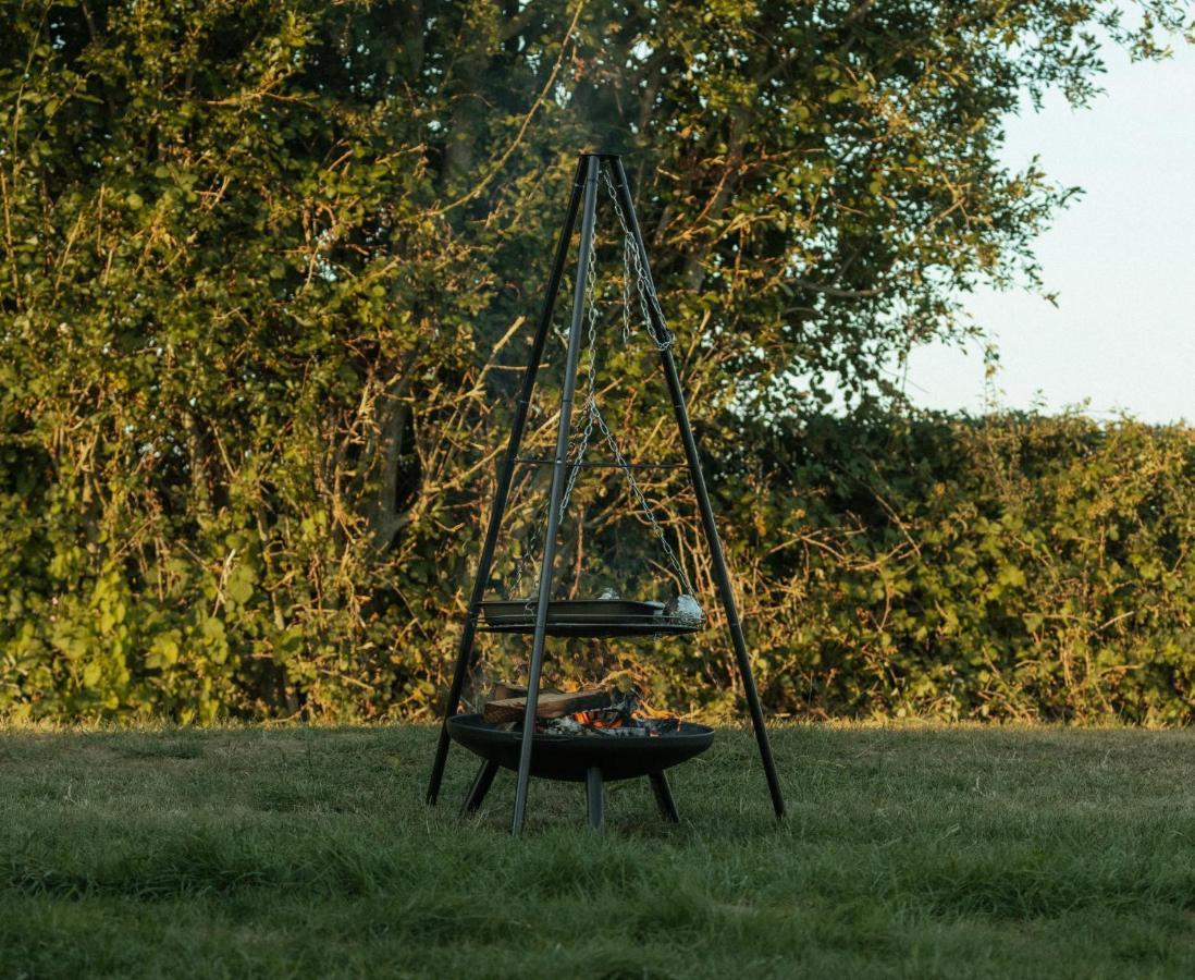 Glamping In Wiltshire The Green Knoll Is A Charm Chippenham  Bagian luar foto