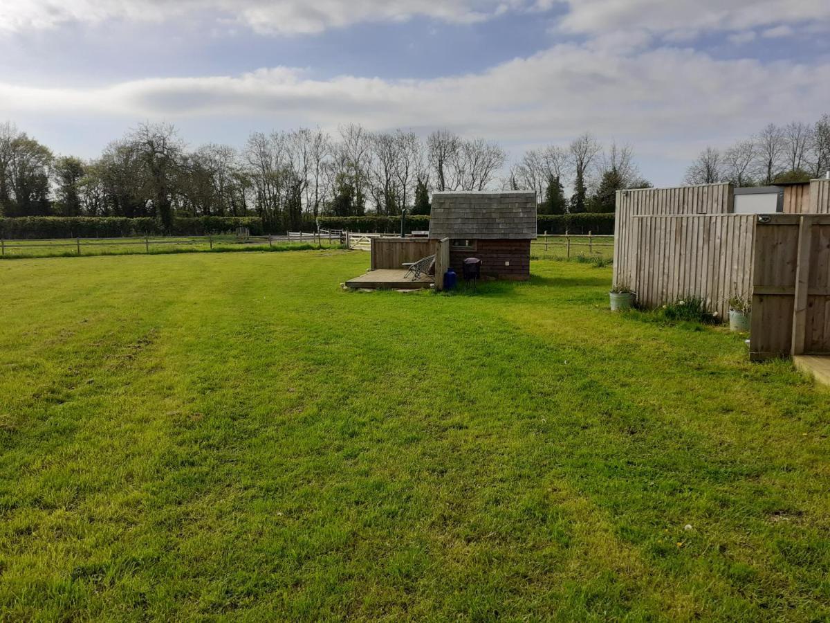 Glamping In Wiltshire The Green Knoll Is A Charm Chippenham  Bagian luar foto