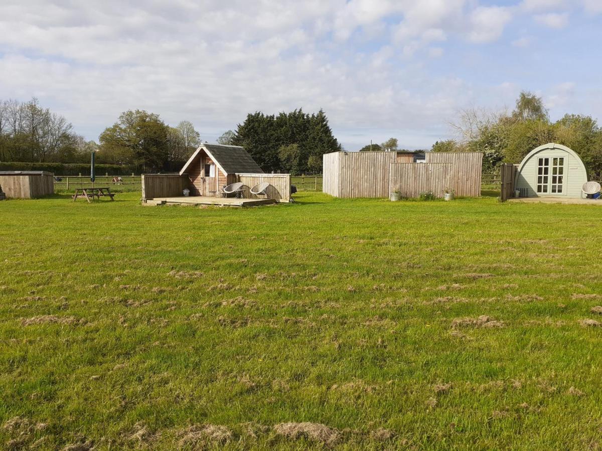 Glamping In Wiltshire The Green Knoll Is A Charm Chippenham  Bagian luar foto